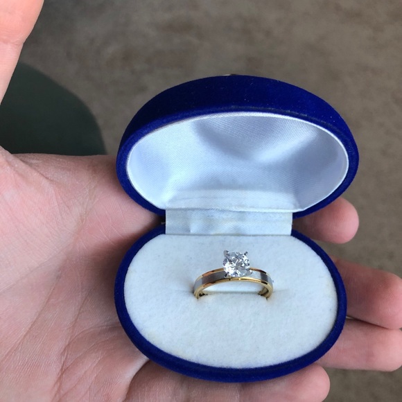 Diamond ring - Picture 2 of 3